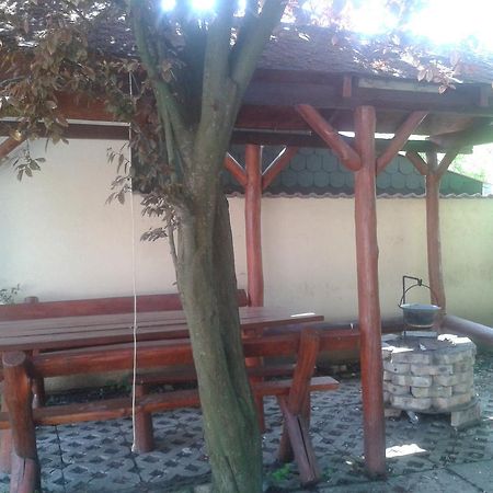 Tulipan Vendeghaz Apartment Hajdúszoboszló Екстериор снимка