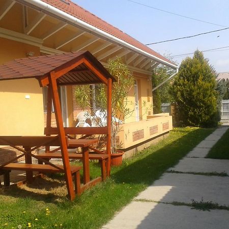 Tulipan Vendeghaz Apartment Hajdúszoboszló Екстериор снимка
