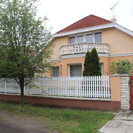 Tulipan Vendeghaz Apartment Hajdúszoboszló Екстериор снимка